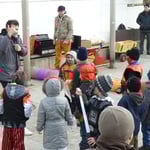 Noch am Place de Caen mit den beiden Animateuren