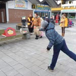 Ballwerfen auf ein Gesicht