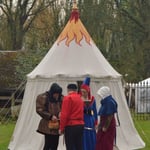 Petite photo de famille (sauf en avant-plan en rouge et noir)