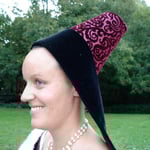 "hennin" tronqué en velours frappé