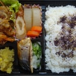 エビのかき揚げとおでん煮のお弁当 エネルギー；510㌔㌍　　タンパク質；17.5㌘　塩分；1,7㌘