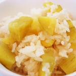 芋ごはん エネルギー；261㌔㌍　　タンパク質；3.7㌘　塩分；0.2㌘