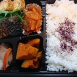 焼き魚と酢豚風のやわらかお弁当 エネルギー；468㌔㌍　　タンパク質；16.8㌘　　塩分；1.8㌘