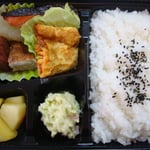 鮭のゆず照り焼き弁当 エネルギー；498㌔㌍　　タンパク質；18.9㌘　　塩分；1.7㌘