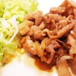 ぶたの生姜焼き エネルギー；200㌔㌍　　タンパク質；8.9㌘　　塩分；1.2㌘