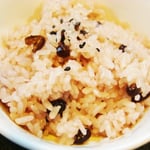 赤飯 エネルギー；189㌔㌍　　タンパク質；3,9㌘　　塩分；0.2㌘