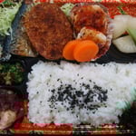 スペシャル弁当 エネルギー；928㌔㌍　　タンパク質；17.8㌘　　塩分；2.3㌘