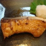 ぶりの照り焼き２ 　エネルギー；165㌔㌍　　タンパク質；12.9㌘　　塩分；0.6㌘