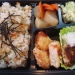 チキンカツとかわりごはん弁当　　エネルギー；667㌔㌍　　タンパク質；30.3㌘　　塩分；2.8㌘
