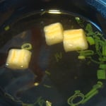 すまし汁３ エネルギー；8㌔㌍　　タンパク質；0.3㌘　　塩分；0.8㌘