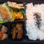 豚肉のおろしソースかけ弁当　エネルギー；550㌔㌍　タンパク質；20.0㌘　　塩分；2.8㌘