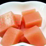 桜ようかん エネルギー；43㌔㌍　　タンパク質；1.2㌘　　塩分；0㌘