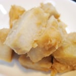 里芋のゴマ和え エネルギー；35キロ㌍　タンパク質；1.0㌘　塩分；0.8㌘