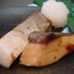 やず（ぶり）の照り焼き 　エネルギー；108㌔㌍　　タンパク質；8.1㌘　　塩分；0.5㌘