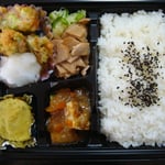 豚肉のしょうが焼き弁当 エネルギー；534㌔㌍　　タンパク質；16.8㌘　　塩分；1.8㌘