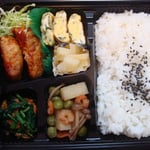 つくねハンバーグと玉子焼きのお弁当 エネルギー；480㌔㌍　　タンパク質；17.4㌘　　塩分；1.8㌘