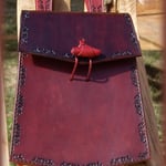 Aumônière de cuir acajou.