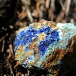 Frisch geborgene Stufe mit Azurit