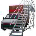 Enteisungsbühne neben LKW