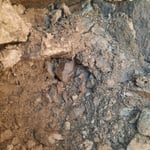 eine Kluft zeigt sich