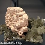 Calcit auf chlorisiertem Quarz - Vals Graubünden Schweiz