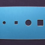 アルミ　（バリ取り後）　保護ビニルを残したまま、バリが取れます。