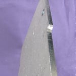 鉄　レーザー加工　黒い酸化被膜があります。