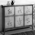 Möbel mit Blumenmotiven bemalt