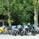 ...oder mit dem Töff, bei uns sind Sie herzlich willkommen!