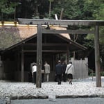 伊勢神宮内にて。