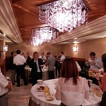 講演前は会員同士の和やかな異業種交流会。