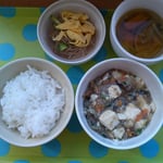 今日の給食　マーボー豆腐＆春雨サラダ