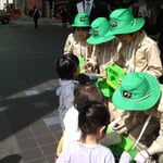 緑の募金に協力してお花もらいました