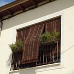Uso en casas rurales de persiana alicantina o de cadenilla en PERSIATEC (Murcia)