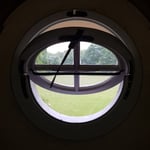 Œil de bœuf ouvert