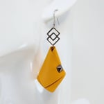 VENDUES ! BO FORMIDABLE modèle VAL cuir ocre, breloque inox carrés entrelacés et carré diamant laiton noir