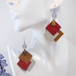 VENDUES ! B.O. FORMIDABLE modèle ÉMILIE Cuirs rouge/gris clair/caramel, breloque inox carrés entrelacés et diamant taupe ou gris