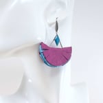 B.O. FORMIDABLE modèle n°11 Cuirs fuchsia/bleu azur, breloques triangle inox et losange turquoise