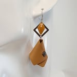 VENDUES ! BO FORMIDABLE modèle VAL cuir caramel clair, breloques inox carré, losange moutarde et carré diamant laiton noir