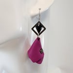 VENDUES ! BO FORMIDABLE modèle VAL cuir fuchsia, breloques inox carré, losange noir et carré diamant laiton noir