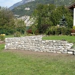  Construction de murs en pierres.