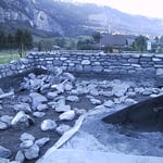  Construction de murs en pierres.