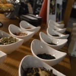 Die Tees stehen bereit und warten darauf, verköstigt zu werden