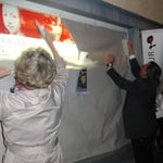 Die Spannung unter den Gästen steigt, doch die Enthüllung des 1. Schaufensters geht schnell.