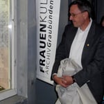 Regierungsrat Martin Jäger vertrat die Bündner Regierung an der 15-Jahr-Feier des Frauenkulturarchivs Graubünden.