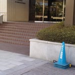 人も居ませんがちゃんと警備されています。