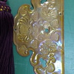 菊の模様の前飾り。