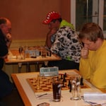 Marc Dereser (links im Hintergrund)