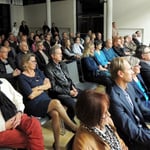 bis auf den letzten Platz gefüllt