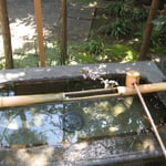 於岩稲荷陽運寺の手水場。